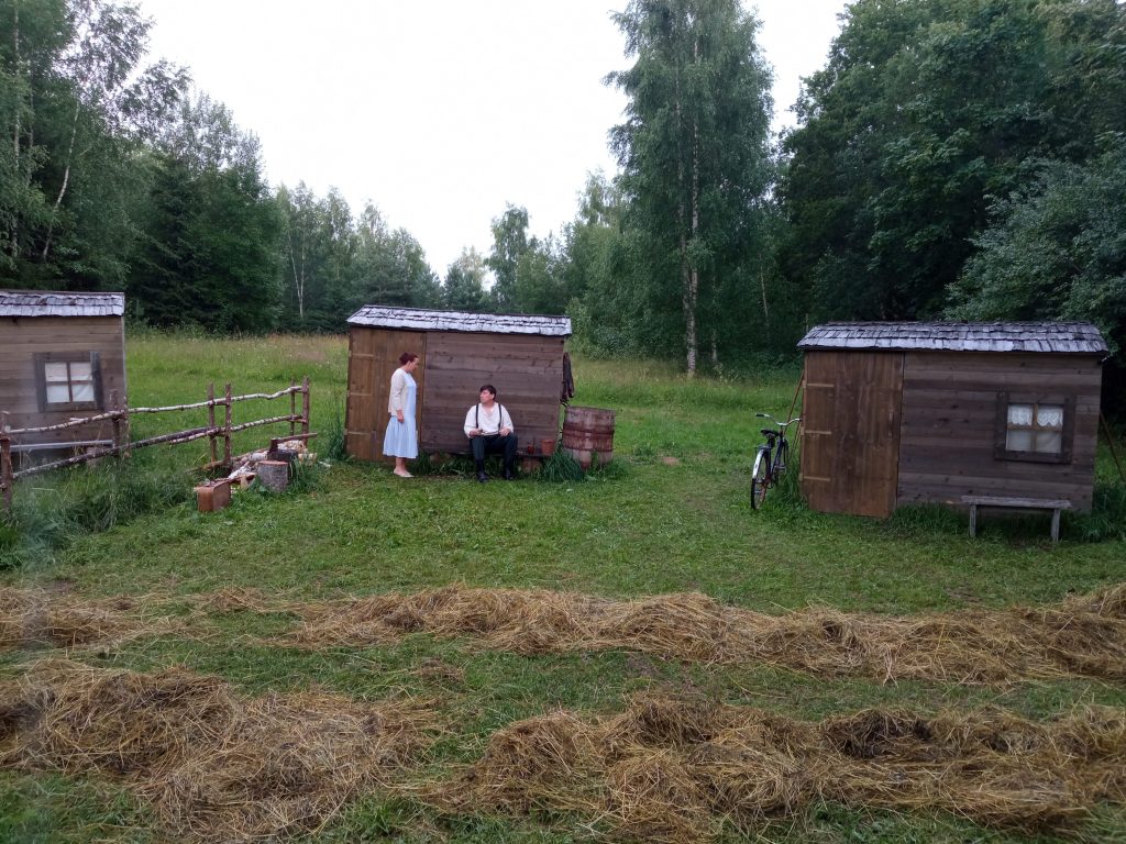 Tiina ja Indrek Vargamäe talu hoovil